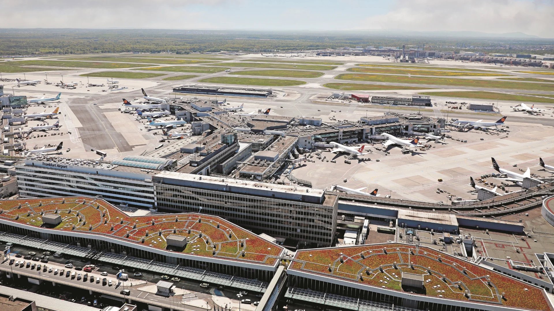 Lufthansa laat vliegtuigen extra brandstof meenemen door beperkingen in Frankfurt