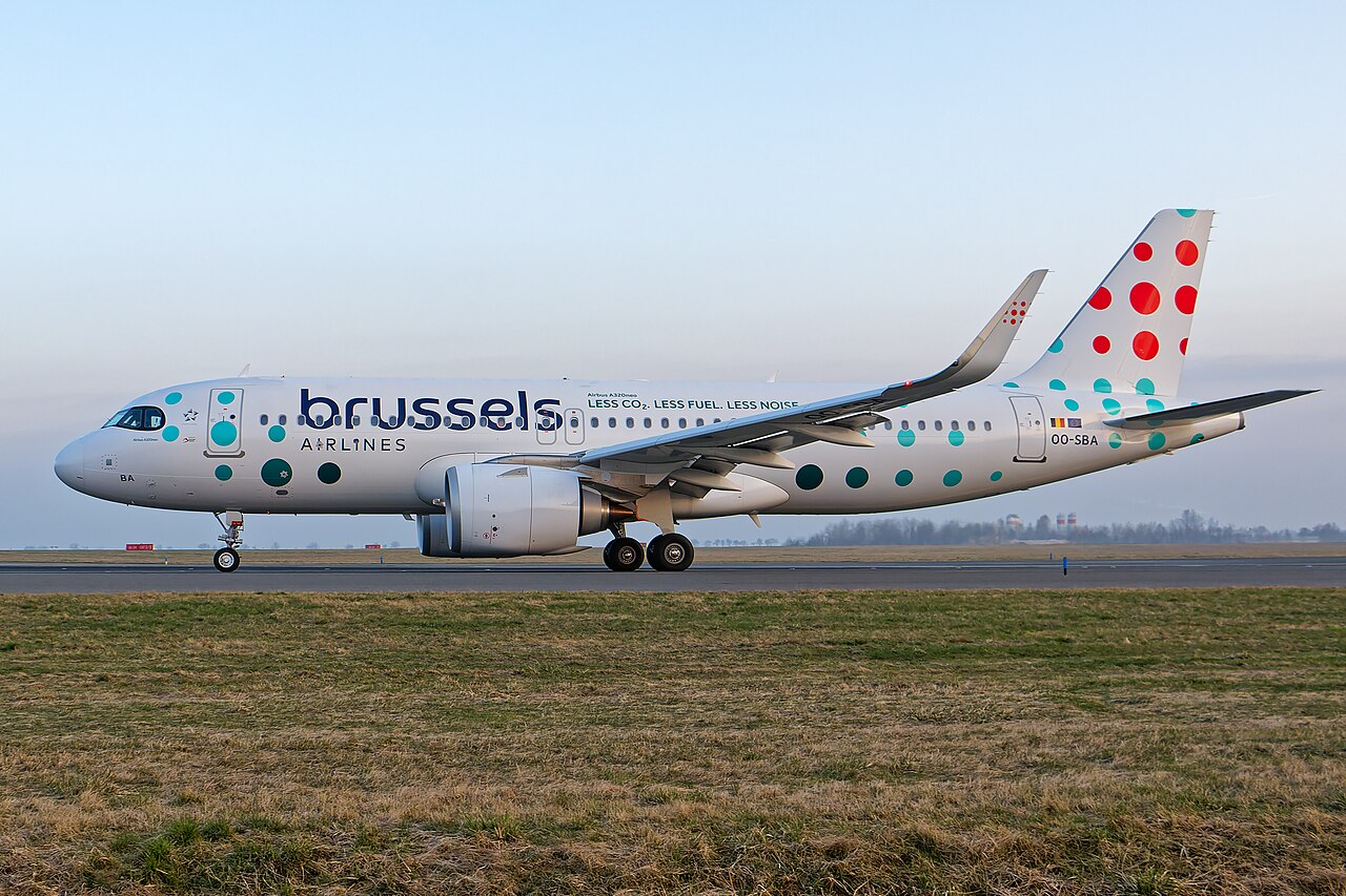 Zesde A320neo voor Brussels Airlines overgevlogen van Hamburg naar Woensdrecht