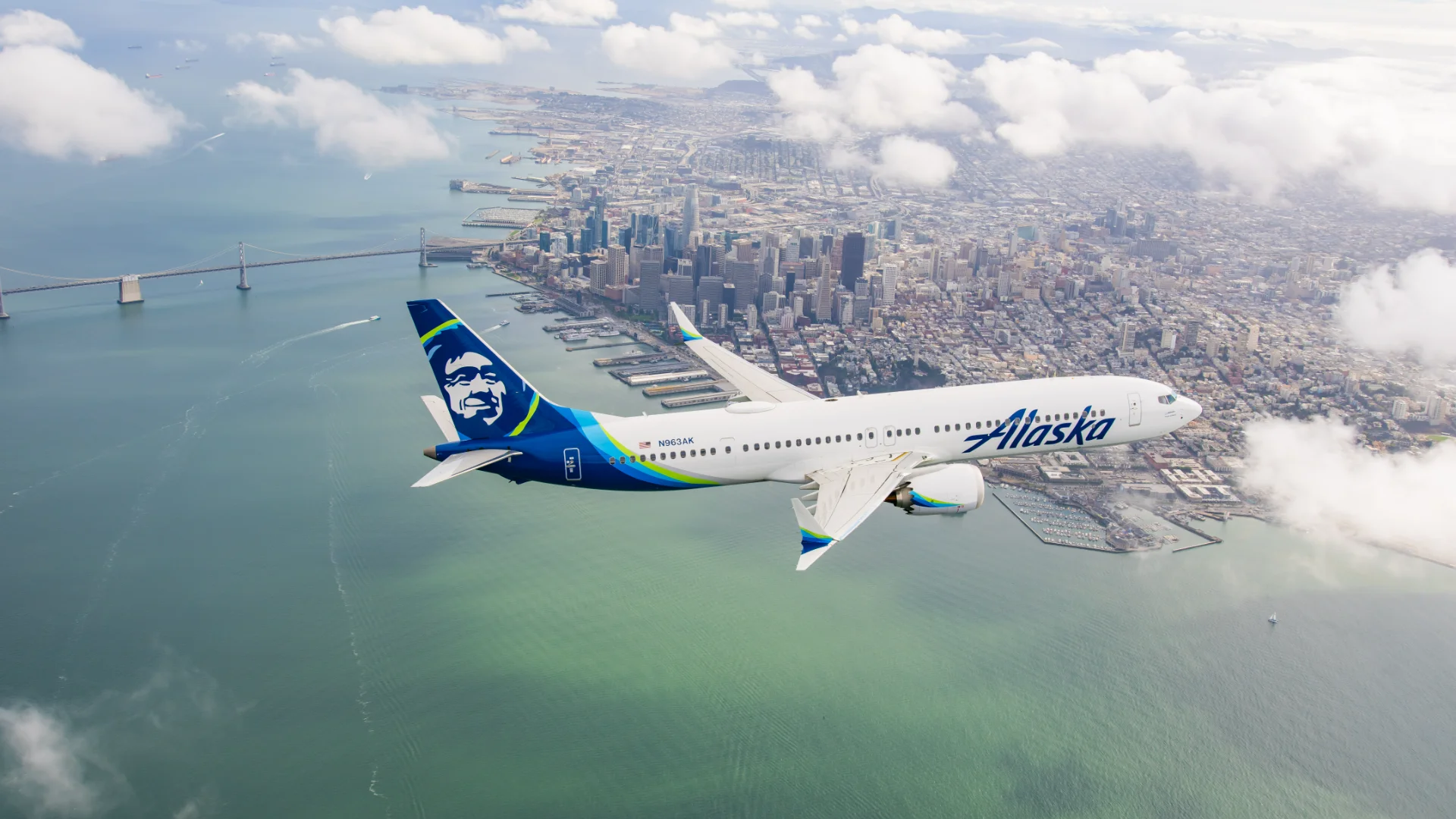 Alaska Airlines met B737 MAX8 tussen Alaska en Japan
